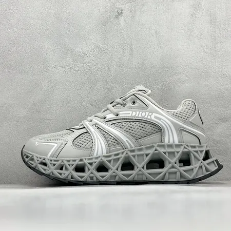 カウズ スニーカー