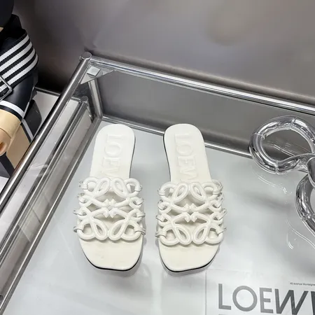 ロエベ スリッパ