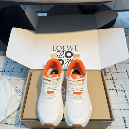 ロエベ スニーカー