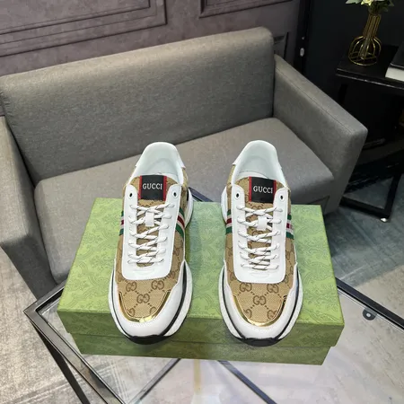 グッチ カジュアルシューズ