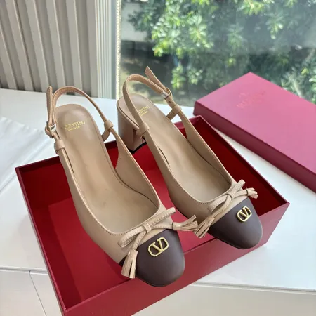 ヴァレンティノ サンダル