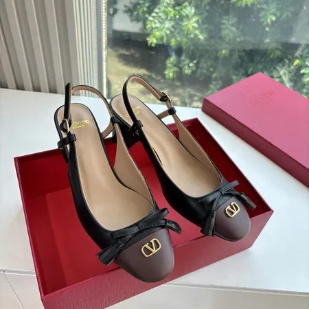 ヴァレンティノ サンダル