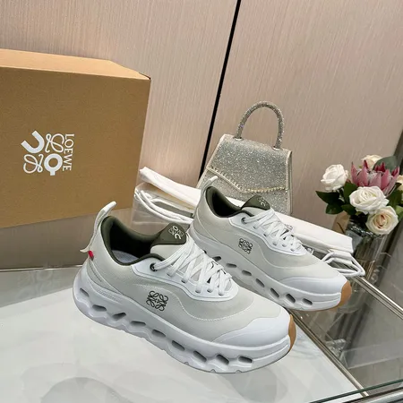 ロエベ スニーカー