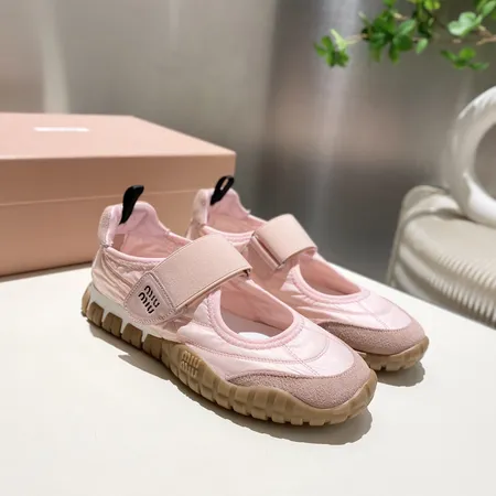 ミュウミュウ カジュアルシューズ