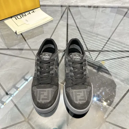 フェンディ カジュアルシューズ