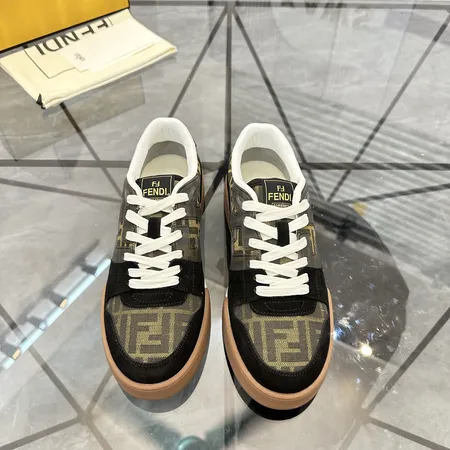 フェンディ カジュアルシューズ