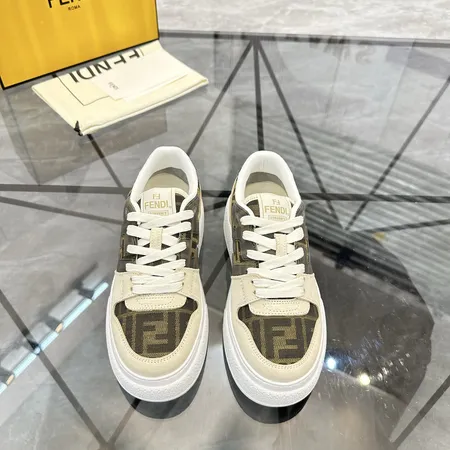 フェンディ カジュアルシューズ