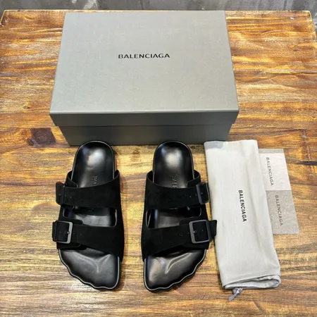 バレンシアガ スリッパ