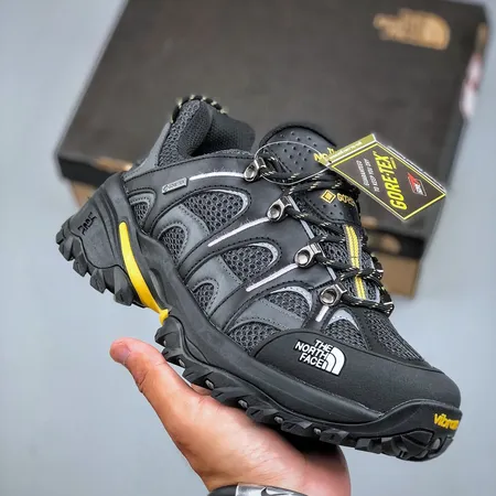 ノースフェイス スニーカー