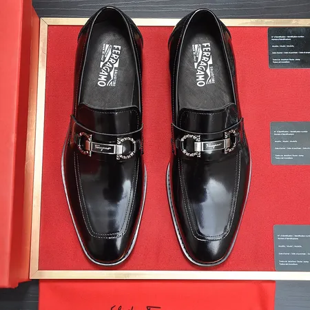 フェラガモ スニーカー