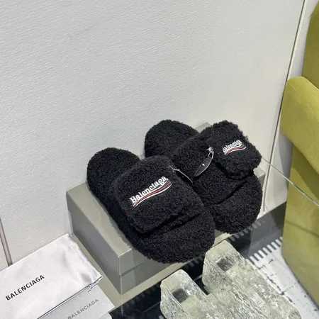 バレンシアガ スリッパ