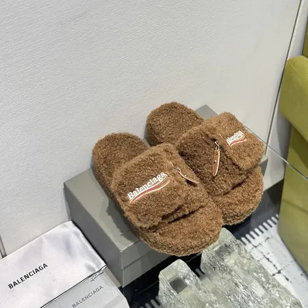 バレンシアガ スリッパ