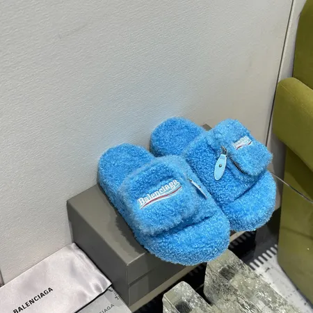 バレンシアガ スリッパ