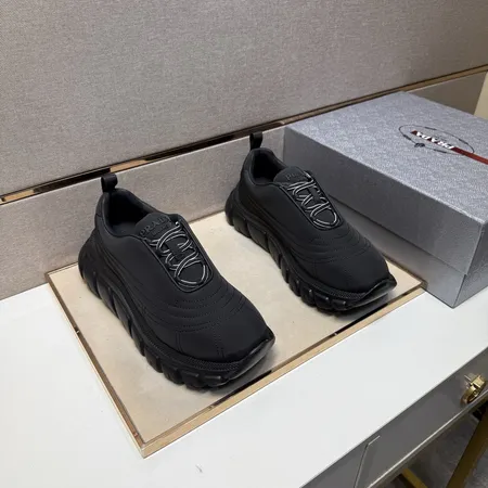 プラダ カジュアルシューズ