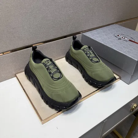 プラダ カジュアルシューズ