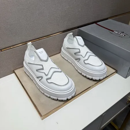 プラダ カジュアルシューズ