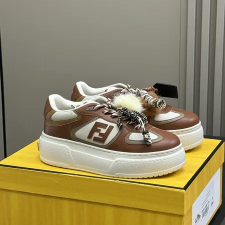 フェンディ カジュアルシューズ