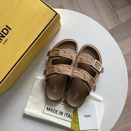フェンディ サンダル