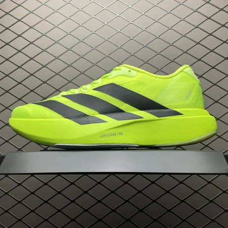 アディダス スニーカー