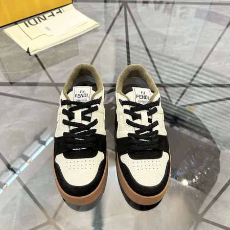フェンディ カジュアルシューズ