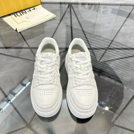フェンディ カジュアルシューズ