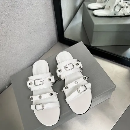 バレンシアガ スリッパ