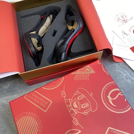 クリスチャン・ルブタン サンダル