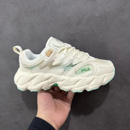 フィラ スニーカー