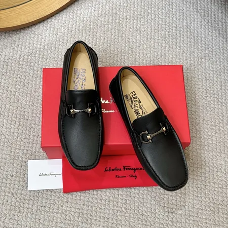 フェラガモ カジュアルシューズ