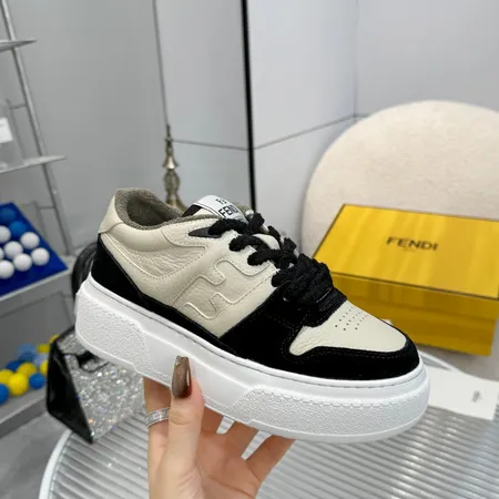 フェンディ カジュアルシューズ