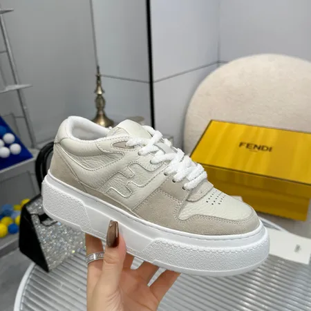フェンディ カジュアルシューズ