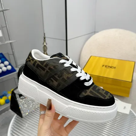 フェンディ カジュアルシューズ