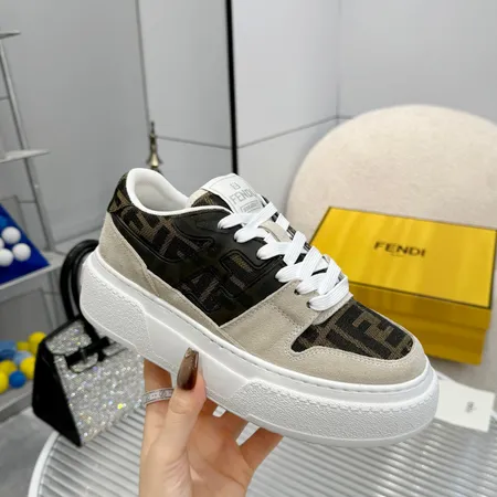 フェンディ カジュアルシューズ
