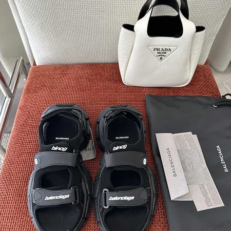 バレンシアガ サンダル