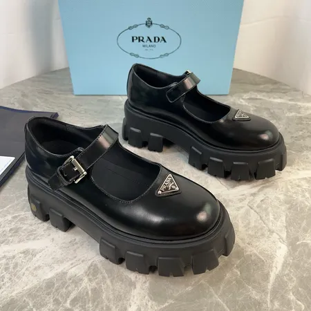 プラダ カジュアルシューズ
