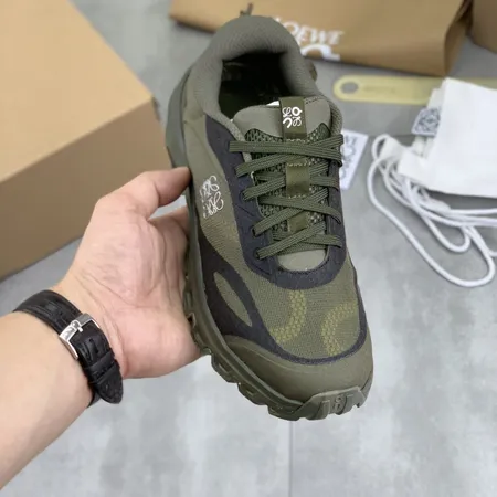 ロエベ スニーカー