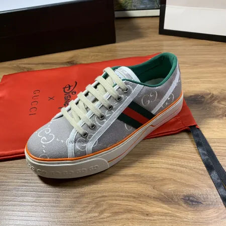グッチ カジュアルシューズ