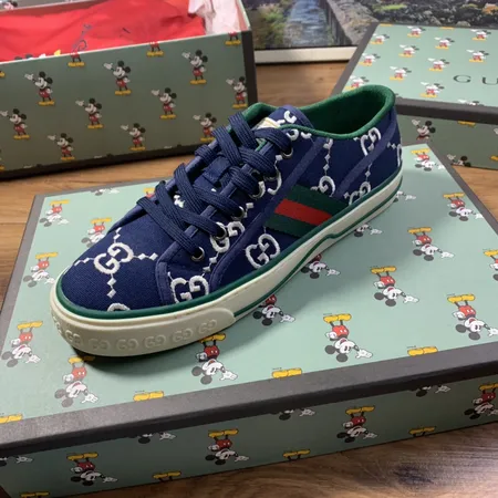 グッチ カジュアルシューズ