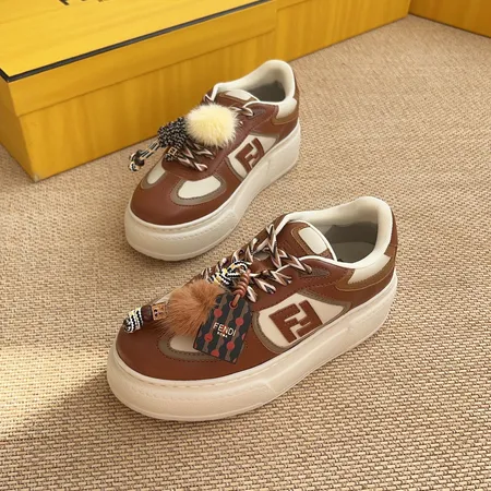 フェンディ カジュアルシューズ