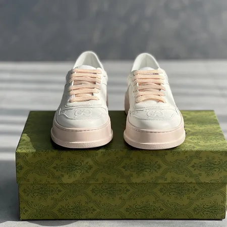 グッチ カジュアルシューズ