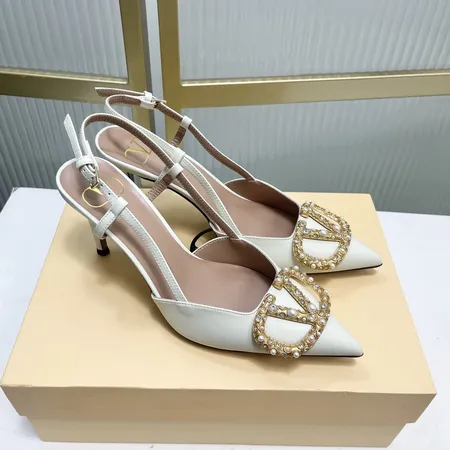 ヴァレンティノ サンダル