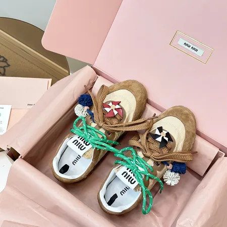 ミュウミュウ カジュアルシューズ