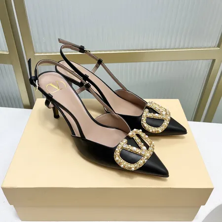 ヴァレンティノ サンダル