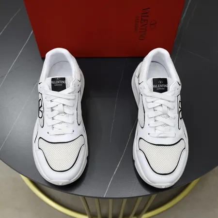 ヴァレンティノ スニーカー