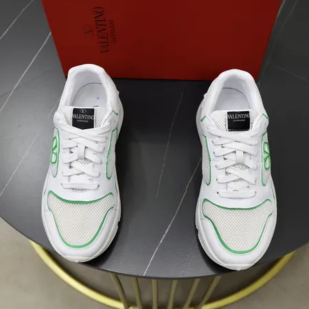 ヴァレンティノ スニーカー