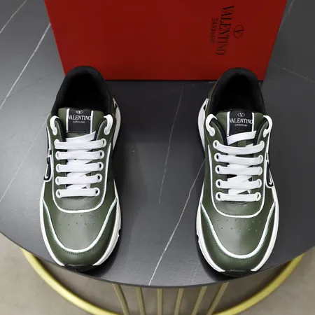 ヴァレンティノ スニーカー