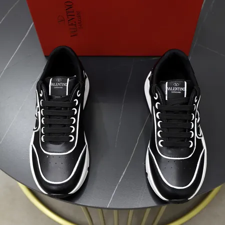 ヴァレンティノ スニーカー
