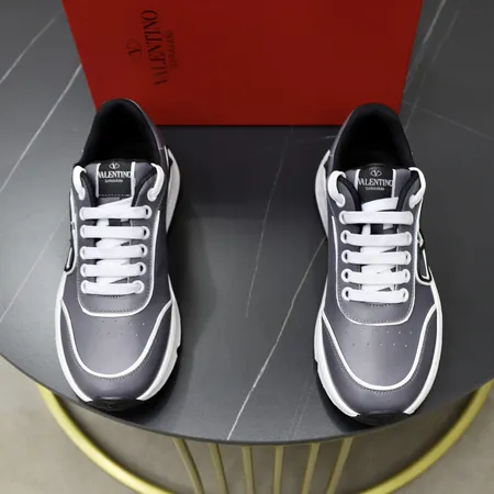 ヴァレンティノ スニーカー