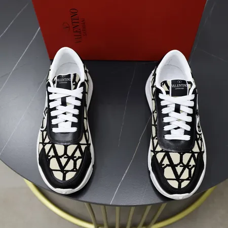 ヴァレンティノ スニーカー