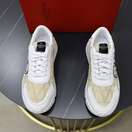 ヴァレンティノ スニーカー